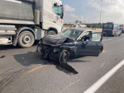 اصابة متوسطة لسائق مركبة بحادث طرق قرب الرملة